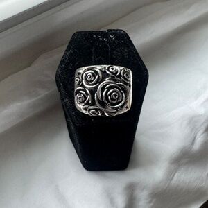 GLAMOUR ENGAGEMENT RING SIZE 6